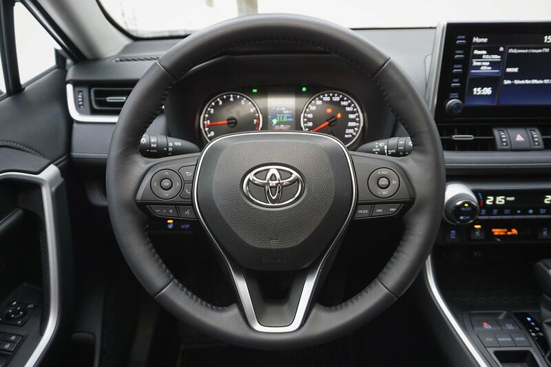 Лидер: тест Toyota RAV4