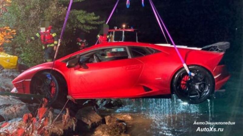 Lamborghini за 300 000 евро случайно утопили в озере