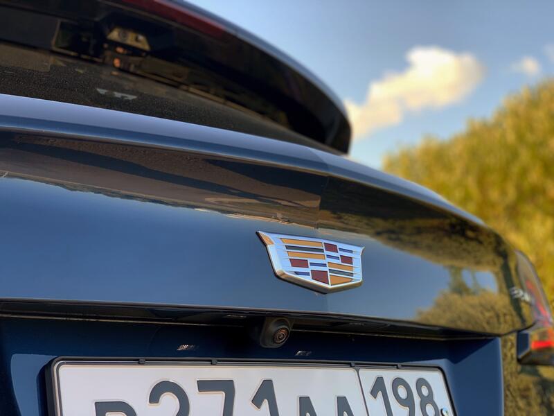 Дизельный томагавк: тест-драйв Cadillac XT4