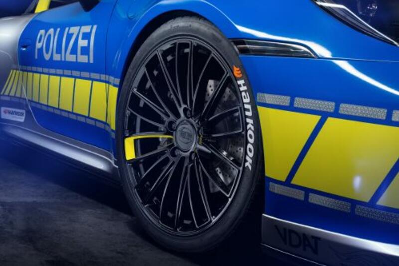 Тюнеры из TechArt превратили Porsche 911 Targa в яркую полицейскую машину