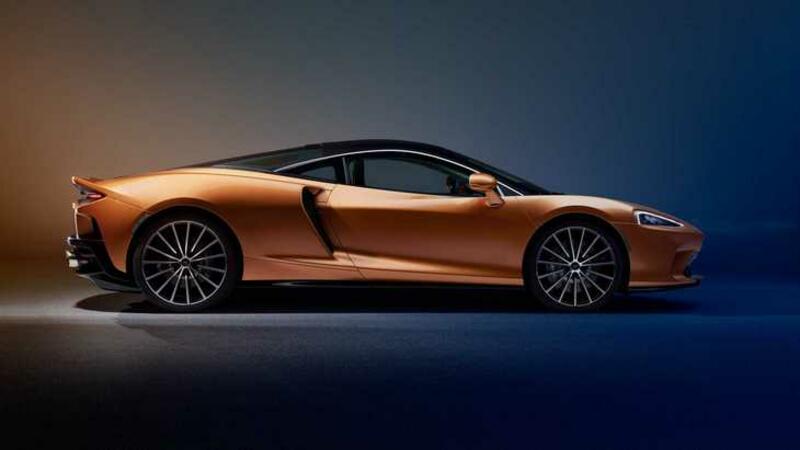 Практичный суперкар. McLaren официально представил новую модель GT